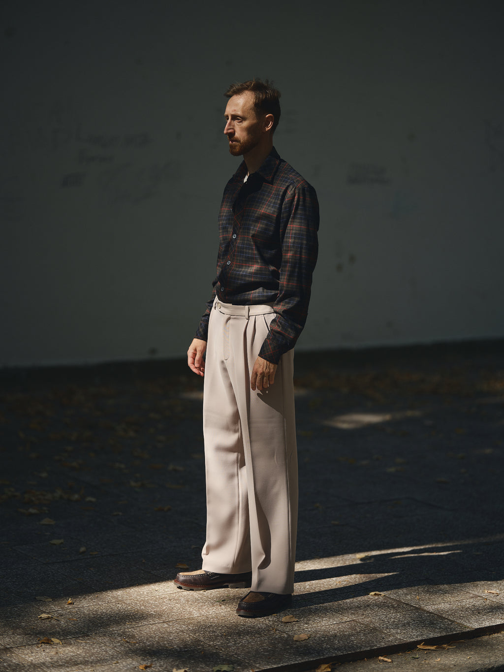 Atelier Trousers in stone by TODÓR TRAME, image 4 of 5