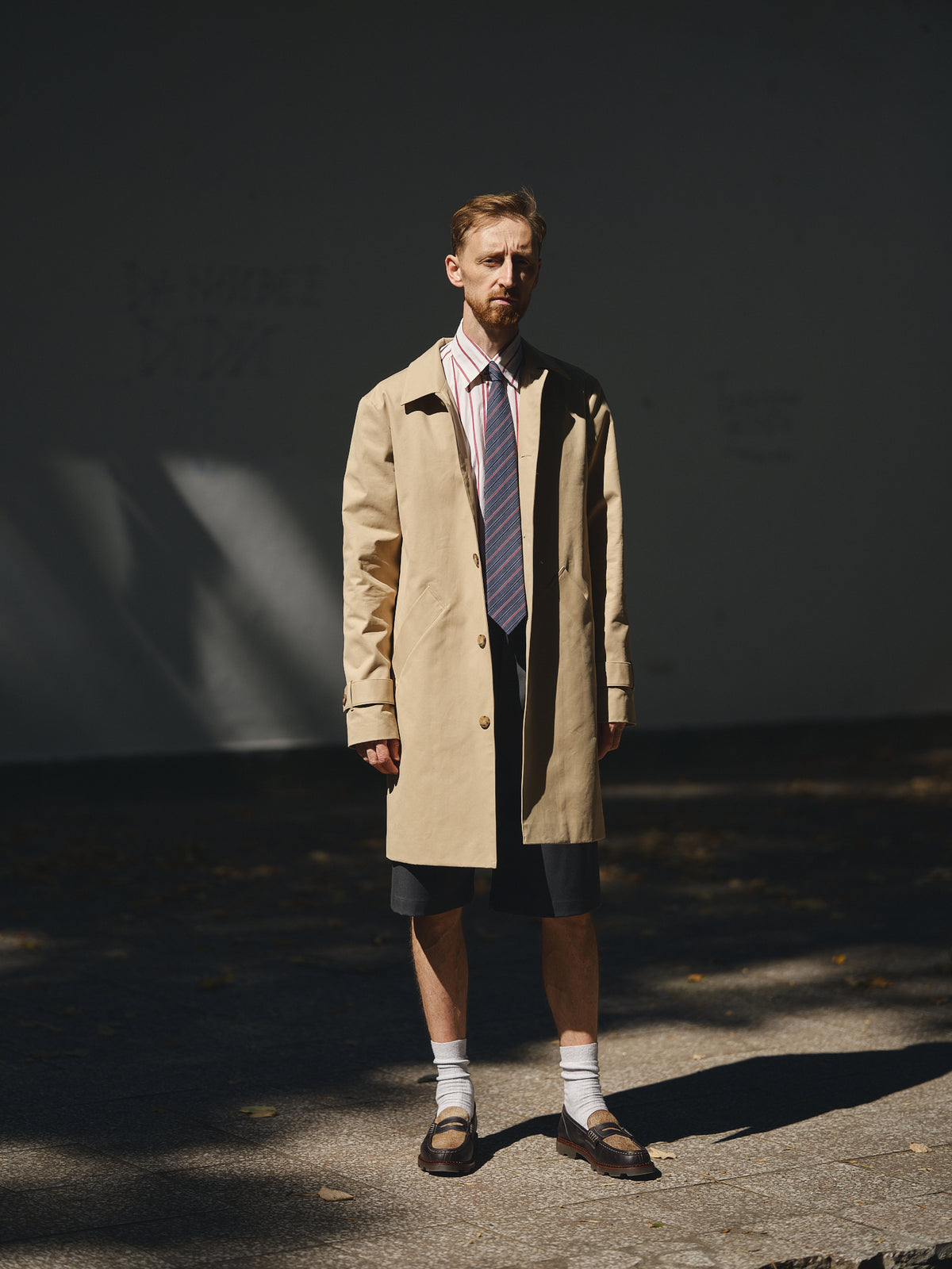 Trench Paris in sand by TODÓR TRAME, image 2 of 3