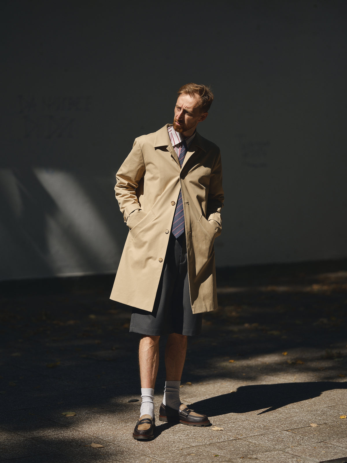 Trench Paris in sand by TODÓR TRAME, image 3 of 3